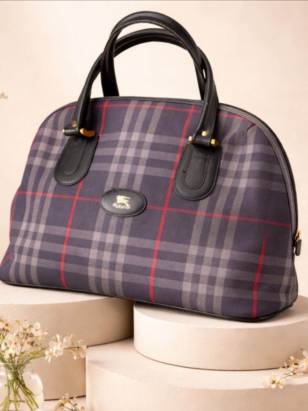 🛑✋PRICE DROP✋🛑AUTHENTIC /VINTAGE BURBERRY NOVA CHECK HANDBAG ENGLAND VINTAGE.